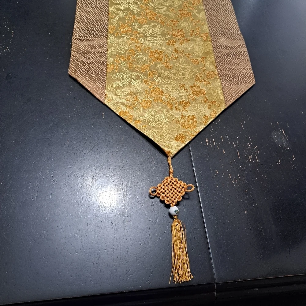 Vintage Silk Jaquard Asian Inspired Table Runner & Six Matching Place Mats
